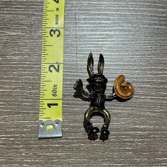 VINTAGE BUGS BUNNY Rare Baseball Catcher Brooch Collectible Pin 2” - Picture 5 of 5
